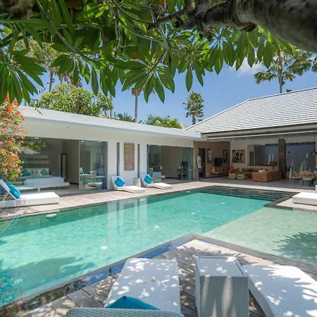 4 Bedroom Villa With Pool, Central Location Seminyak